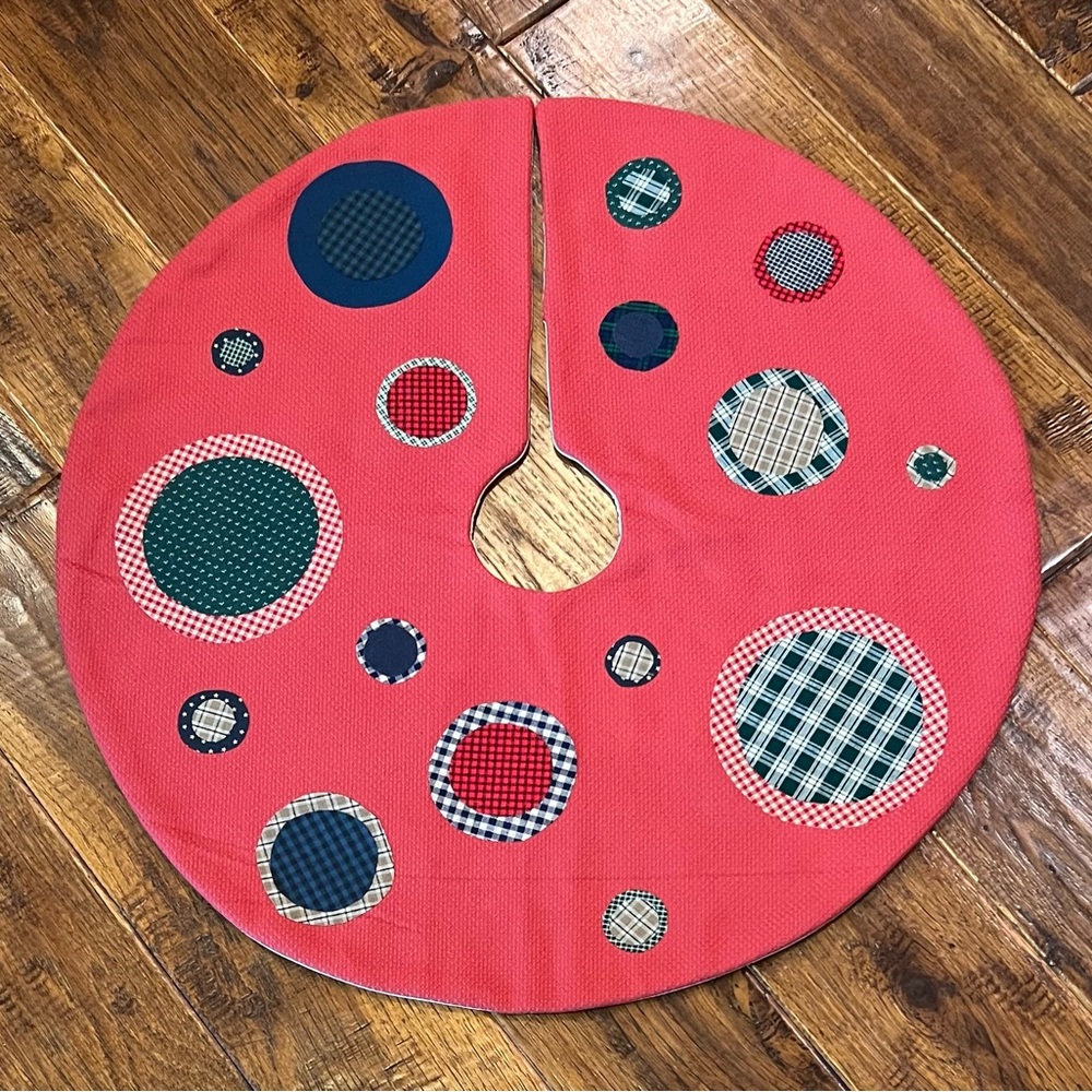 Festive Red Tree Skirt with Plaid Accents